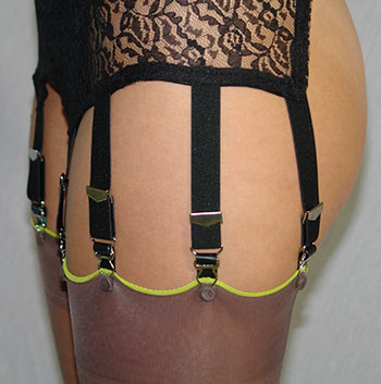 8 strap lace garter belt in black with metal clips