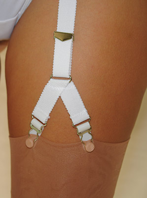 T155 dual clip garter belt in white