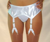 T155 dual clip satin garter belt in white